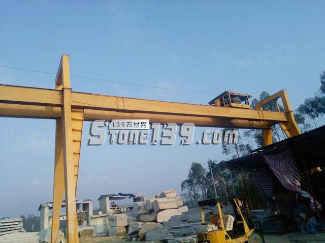 麻石（芝麻白花崗巖）吊板過程中的注意事項