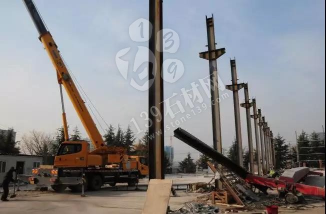 山東青島嶗山區中韓街道6000平石材廠被拆除，清運石料2000噸