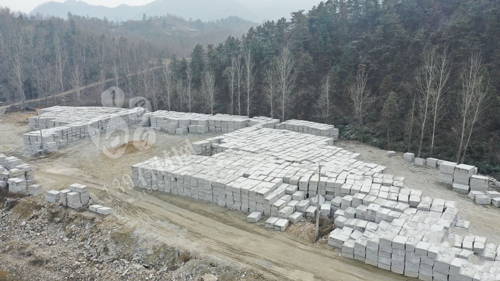 【運東石材】河南梨花白內鄉礦區廠家直銷批發梨花白、梨花紅、路沿石