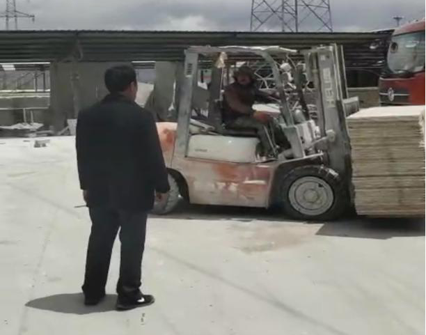 拉薩市堆龍德慶區乃瓊街道推進石材加工廠片區搬離