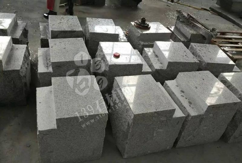 麻城張順利石材廠主要經營湖北芝麻白、芙蓉白環境石，地鋪石，路延石，小方石